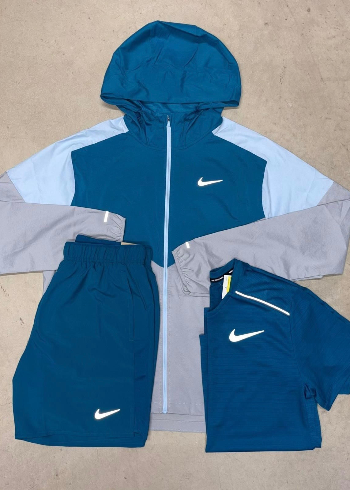 Nike 3 Piece Set - Windbreaker / T-shirt / Short  - Green Abyss / Grey