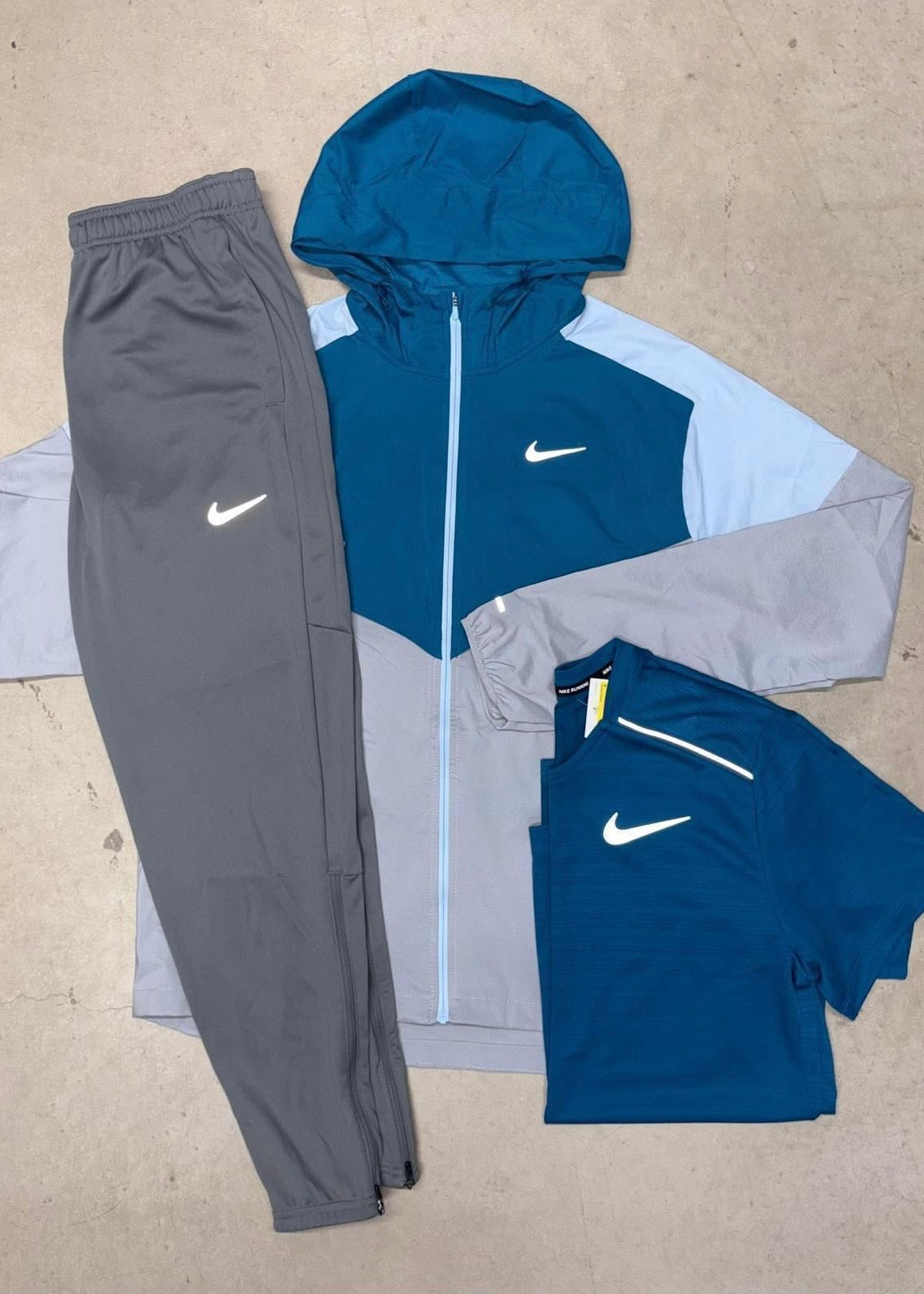 Nike 3 Piece Set - Windbreaker / T-shirt / Pants  - Green Abyss / Grey