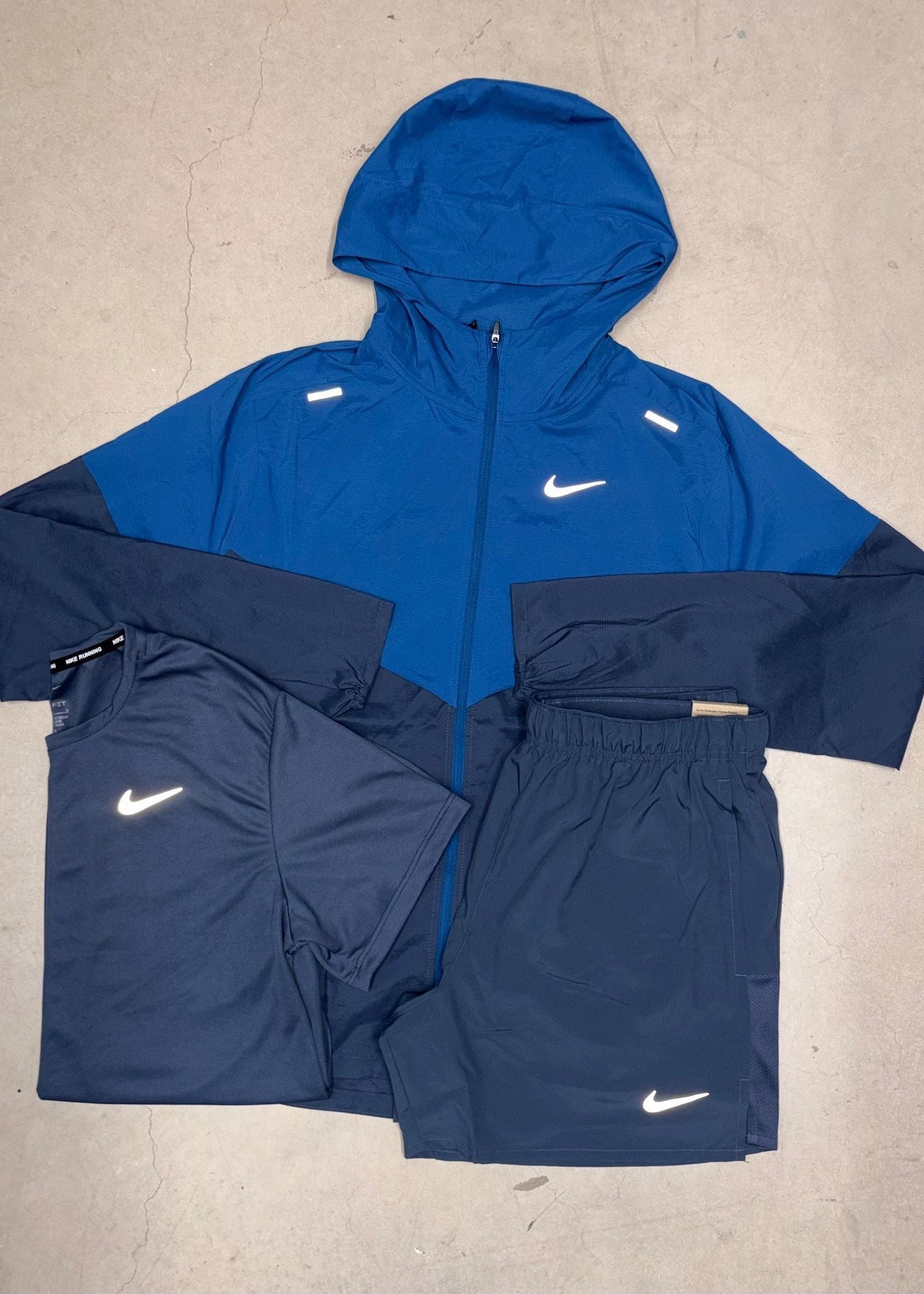 Nike 3 Piece Set - Windbreaker / T-shirt / Shorts - Royal Blue