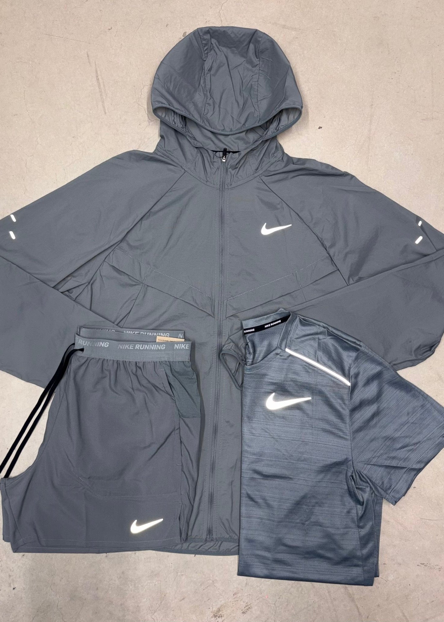 Nike 3 Piece Stride Short Set - Windbreaker / T-shirt / Short  - Grey